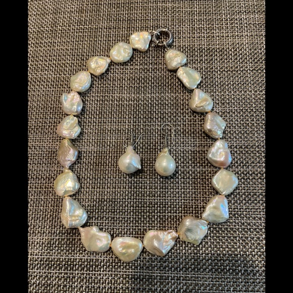 Freshwater pearls necklace and earrings set with sterling - Picture 3 of 6